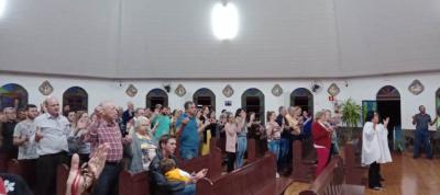 FiÃ©is participam da segunda noite de TrÃ­duo em honra ao Senhor Bom Jesus na Comunidade de Campo Mendes 